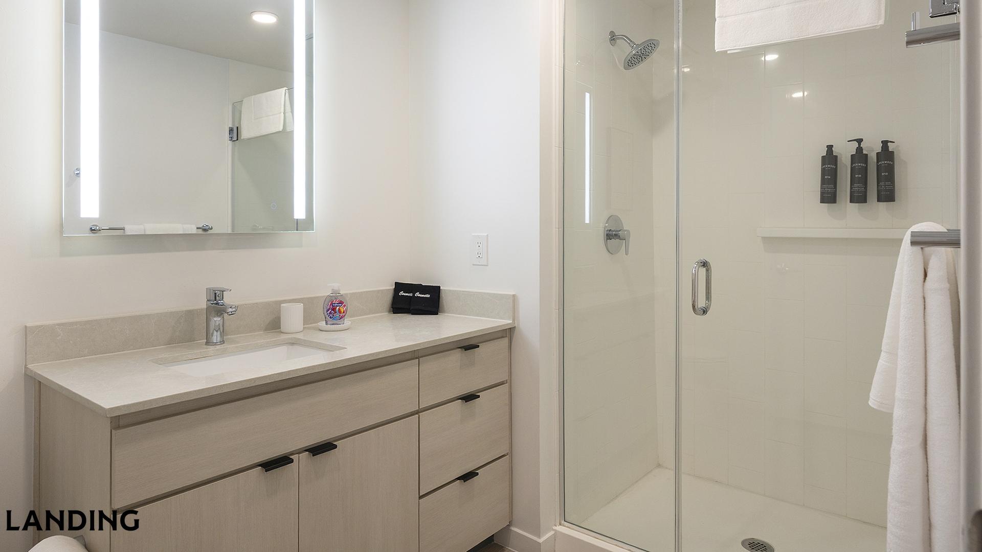 Building Photo - 707 S Farmer Ave