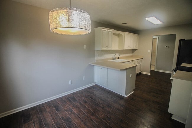 Building Photo - 525 Cashel Rd