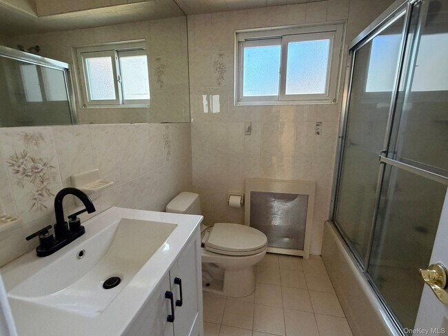 Building Photo - 42 Rhodes Dr