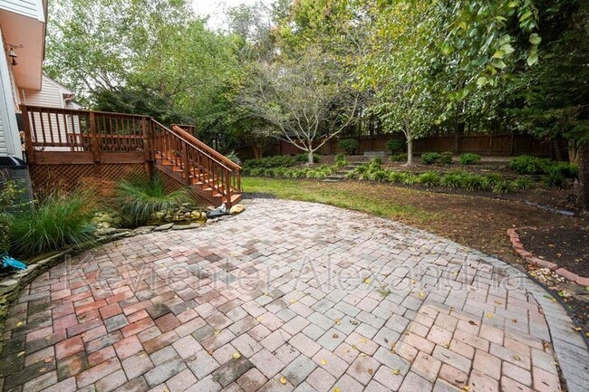 Building Photo - 20 Boulder Dr