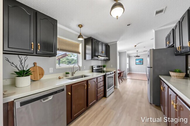 Building Photo - 15807 Cypress Garden Dr