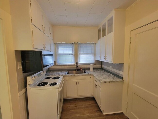 Building Photo - 251 Archer St