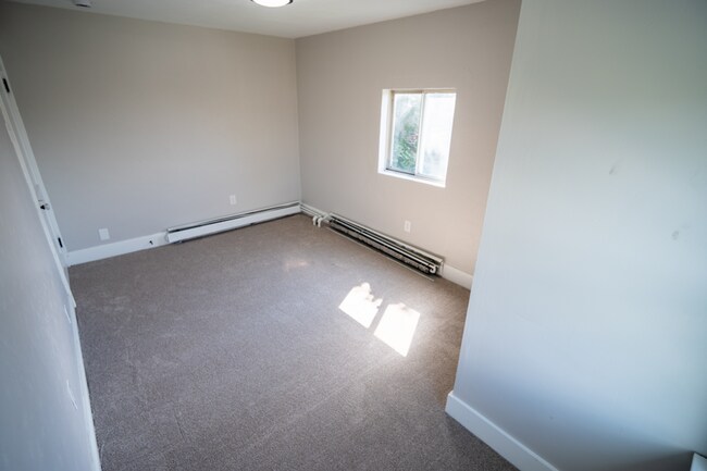 Building Photo - 5407 Halchess St