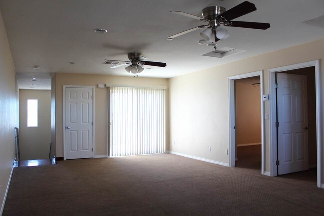 Building Photo - 5584 Hawley Ct