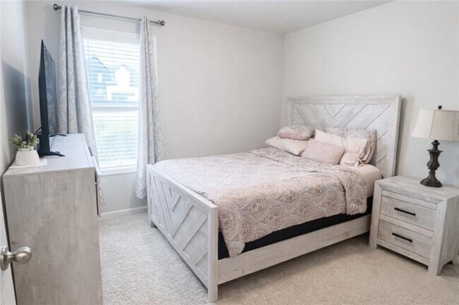 Building Photo - 182 Woodhouse Cir