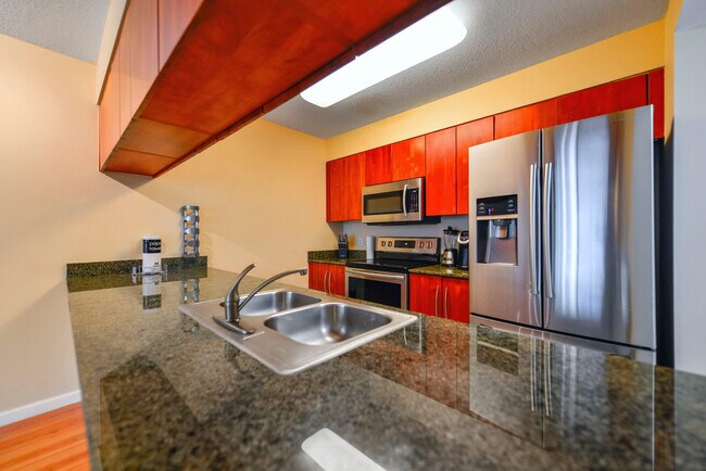 Building Photo - 1 SE 12th St