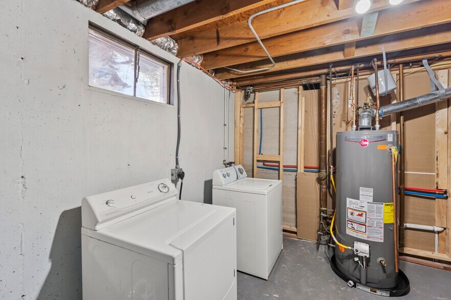 Building Photo - 2628 Green Ridge Dr