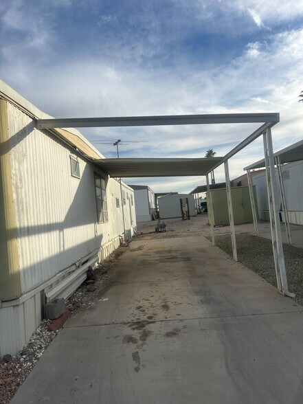 Building Photo - 3601 E Wyoming Ave