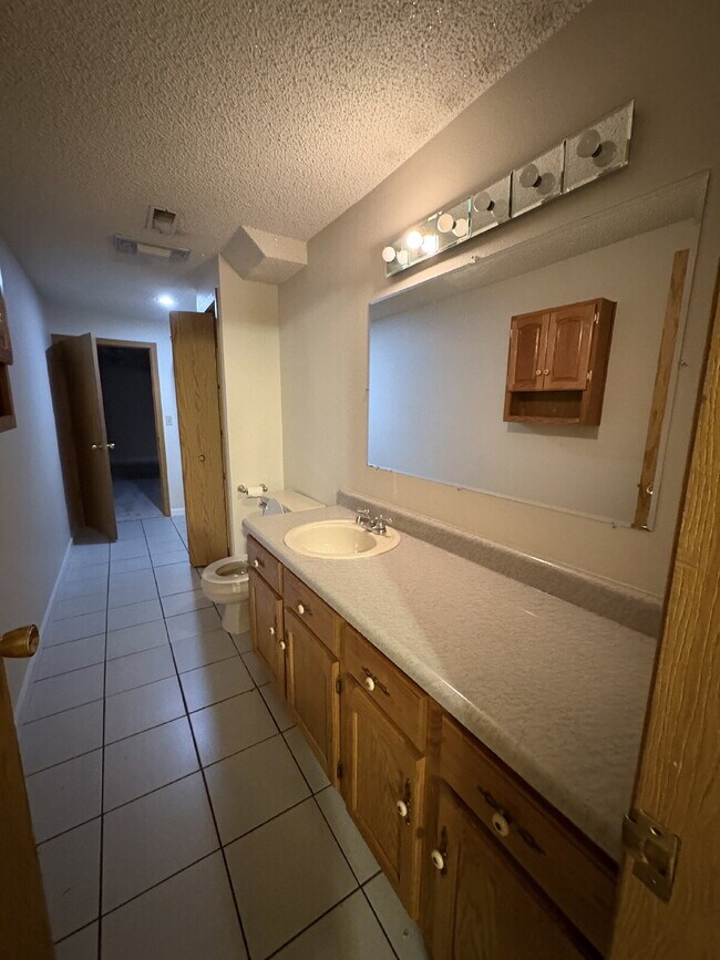 Building Photo - 5 Bedroom - Pulpit Rock