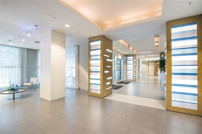 Building Photo - 1900 N Bayshore Dr