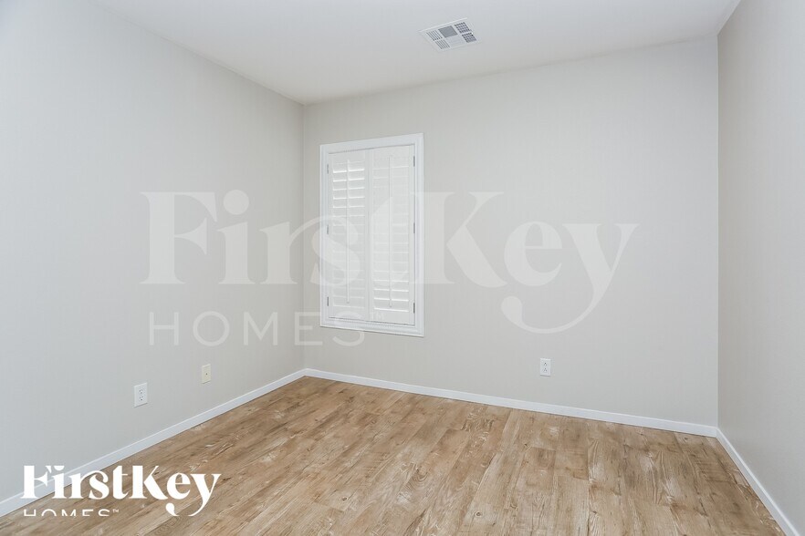 Building Photo - 8645 Radiant Ruby Ave