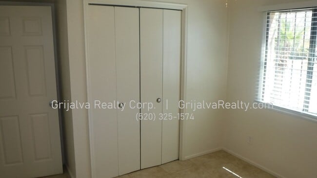 Building Photo - 1550 N 4th Ave