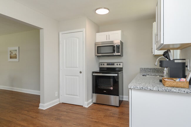 Building Photo - NEWLY RENOVATED 2 bedroom, 1 bathroom at Gilbert Townes