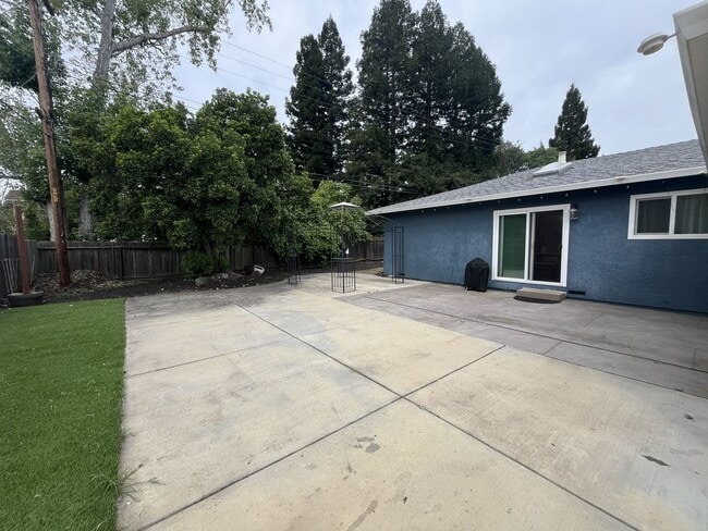 Building Photo - Charming 3 bedroom, 2 bathroom home for rent in Granite Bay, CA!
