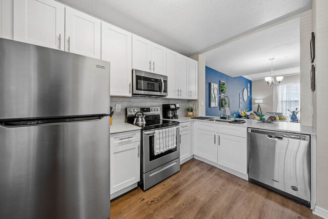 Building Photo - 10142 Montague St