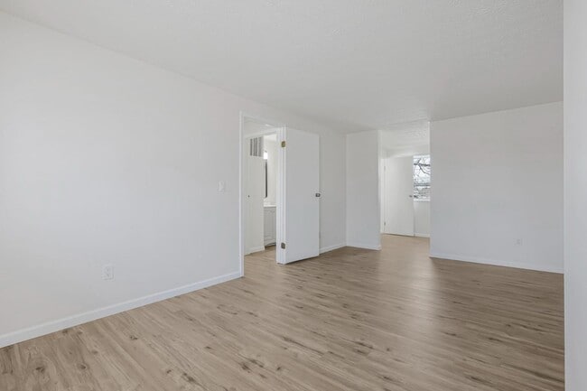 Building Photo - 874 Hilton Dr