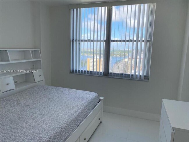 Building Photo - 2101 S Ocean Dr