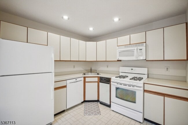 Building Photo - 203 Irving Pl