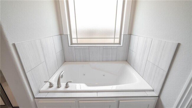 Building Photo - 1222 Bradley St