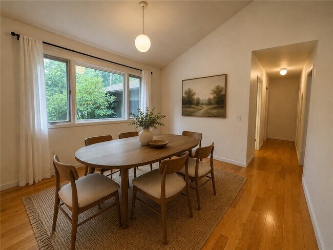 Building Photo - 142 Burleigh Dr