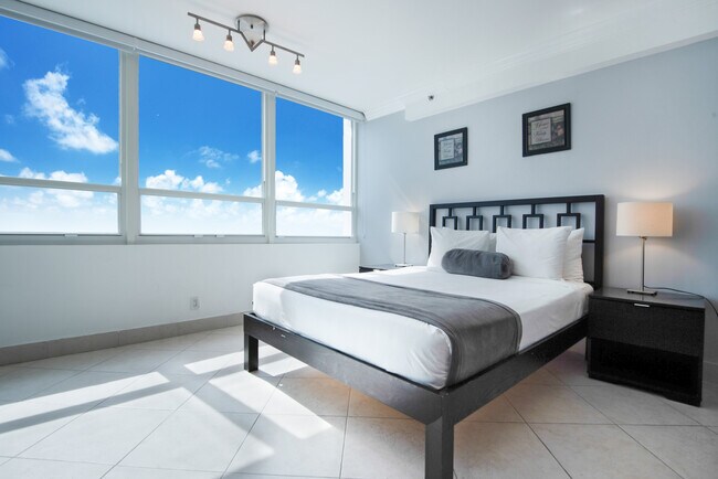 Building Photo - 5445 Collins Ave