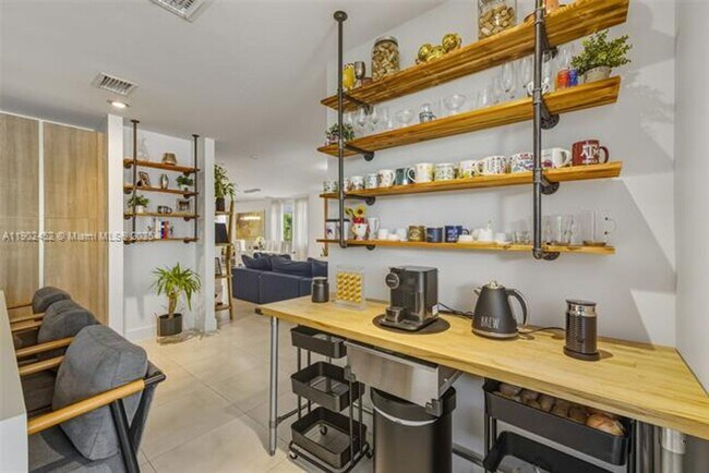 Building Photo - 10359 NW 67th Terrace