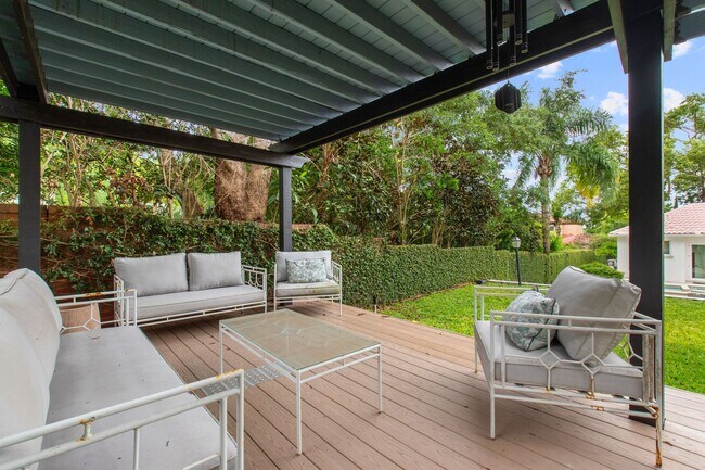 Building Photo - Luxury Rental Available