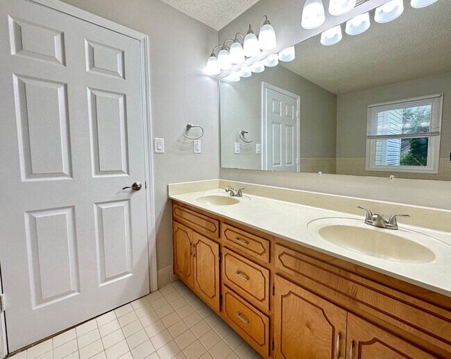 Building Photo - Stunning Single-Family Home with Plenty of...