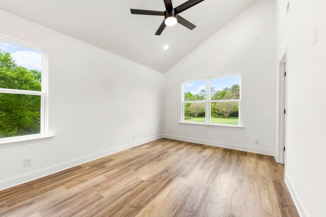 Building Photo - 2043 Greenoak Dr