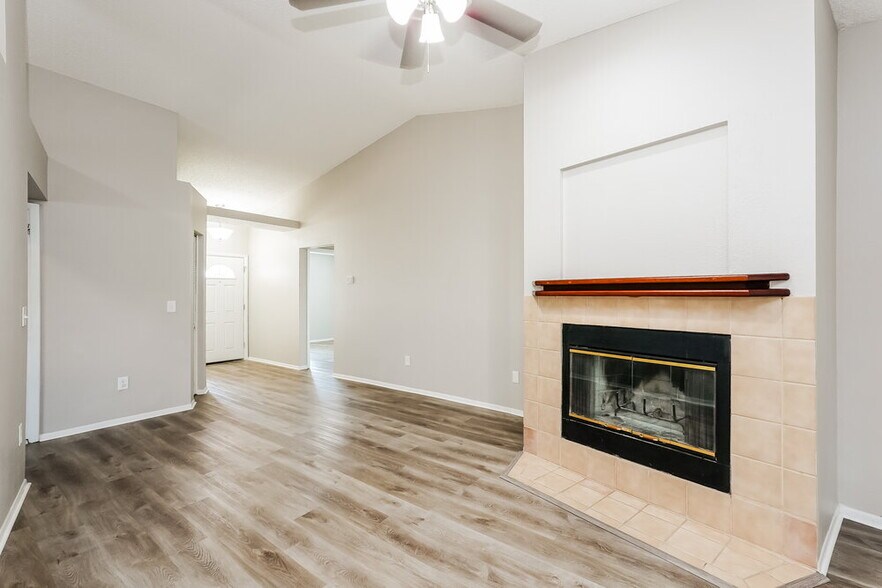 Building Photo - 914 Axlewood Cir