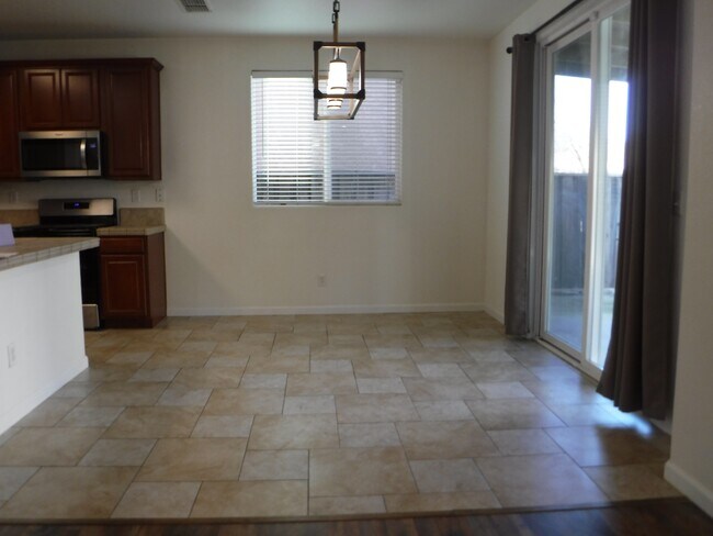 Building Photo - 1257 Kensington Dr