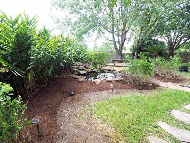 Building Photo - 15122 Greenleaf Ln