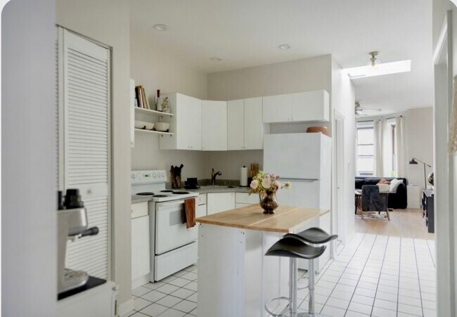 Building Photo - 750 S Oakley Blvd