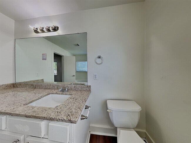 Building Photo - 26880 Hailey's Manor