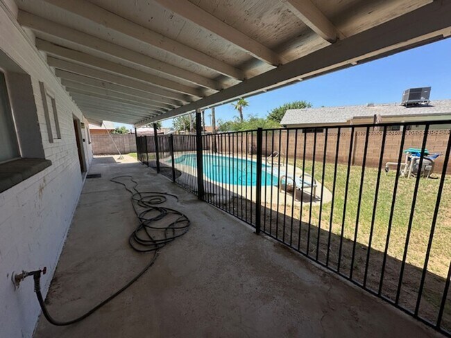 Building Photo - Spacious 3 Bedroom 2 Bathroom Home!!!