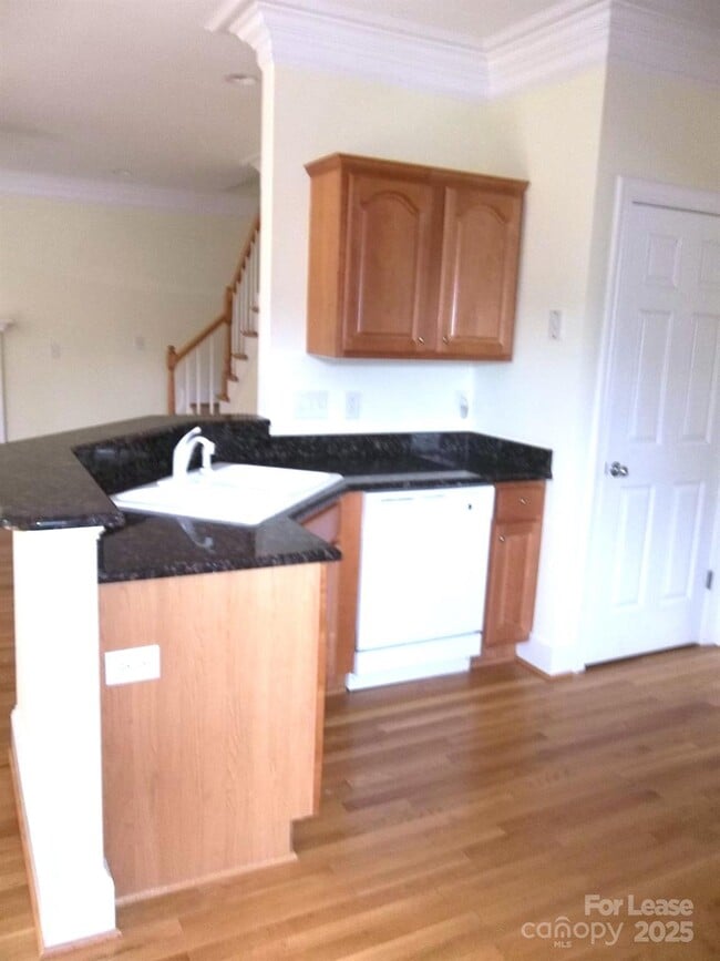 Building Photo - 1830 Hall Ave