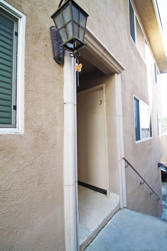 Building Photo - 1126 Cypress Ave