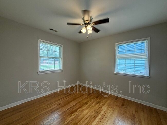 Building Photo - 105 Janet Dr
