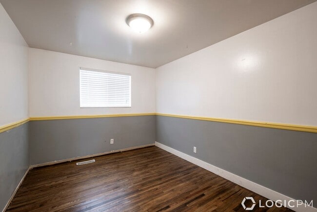 Building Photo - Stunning Single Family Home In Excellent L...