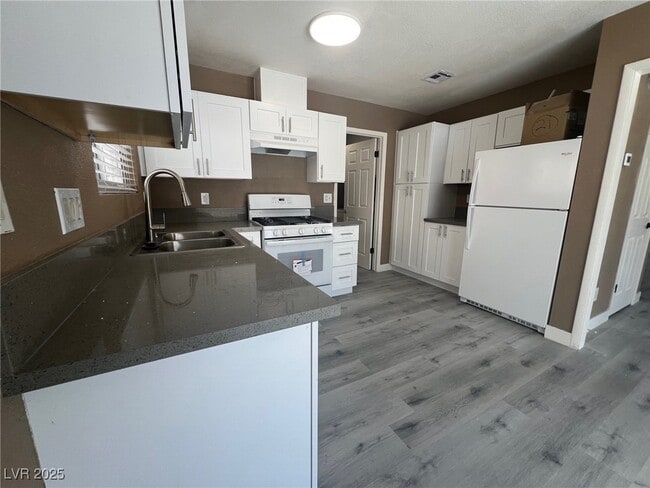 Building Photo - 1368 Torington Dr