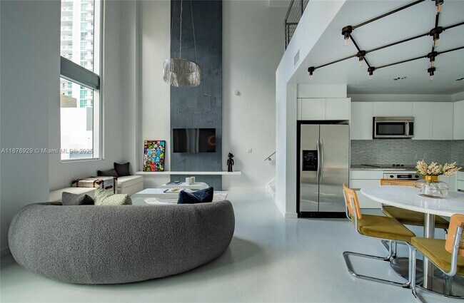 Building Photo - 1060 Brickell Ave