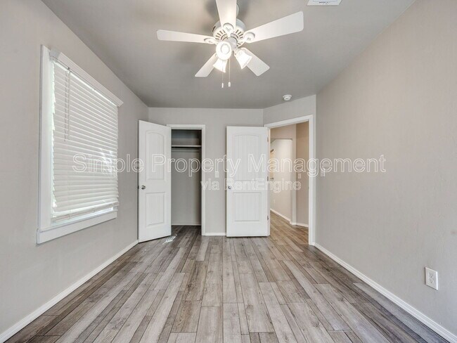 Building Photo - 215 W Kittyhawk Dr