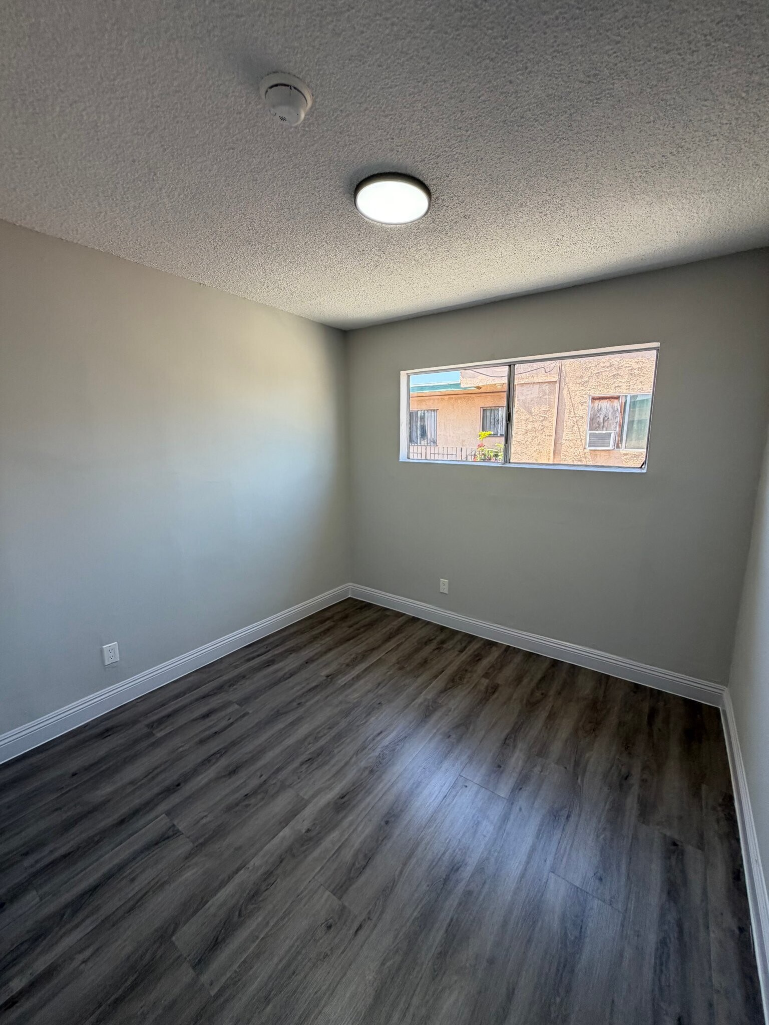 Building Photo - 609 W 94th St