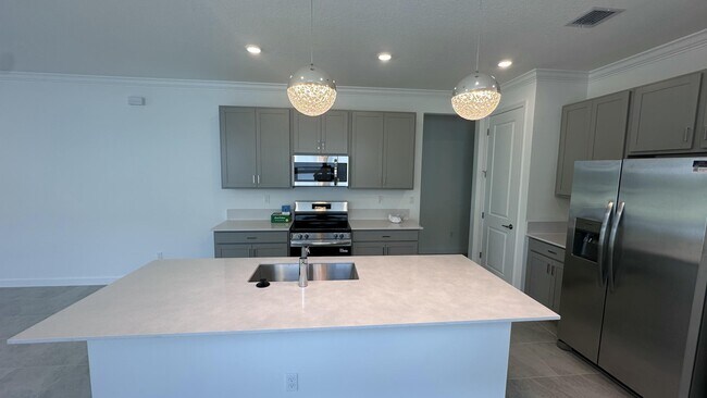 Building Photo - 3052 Cedar Pl