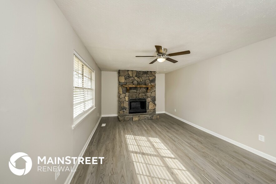 Building Photo - 617 Princess Ln