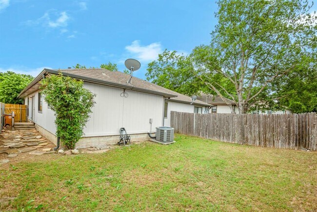 Building Photo - 2624 Gwendolyn Ln