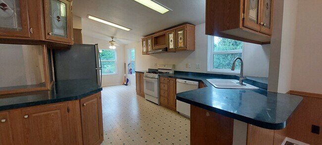 Building Photo - 6740 Greystone Ln