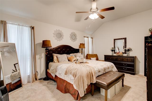 Building Photo - 531 Sydney St