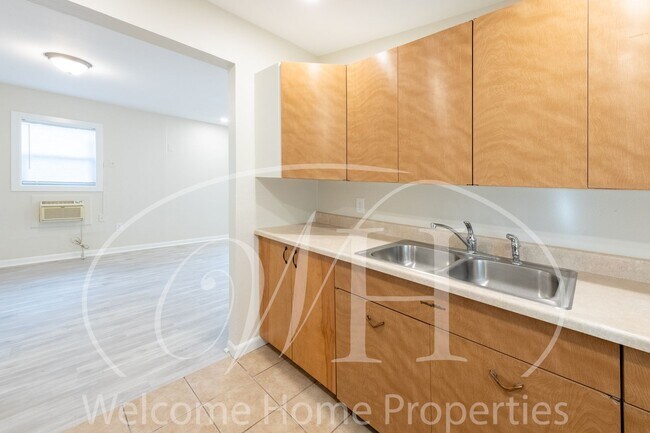 Building Photo - 1 bedroom with Peaceful Back Yard on Quiet...