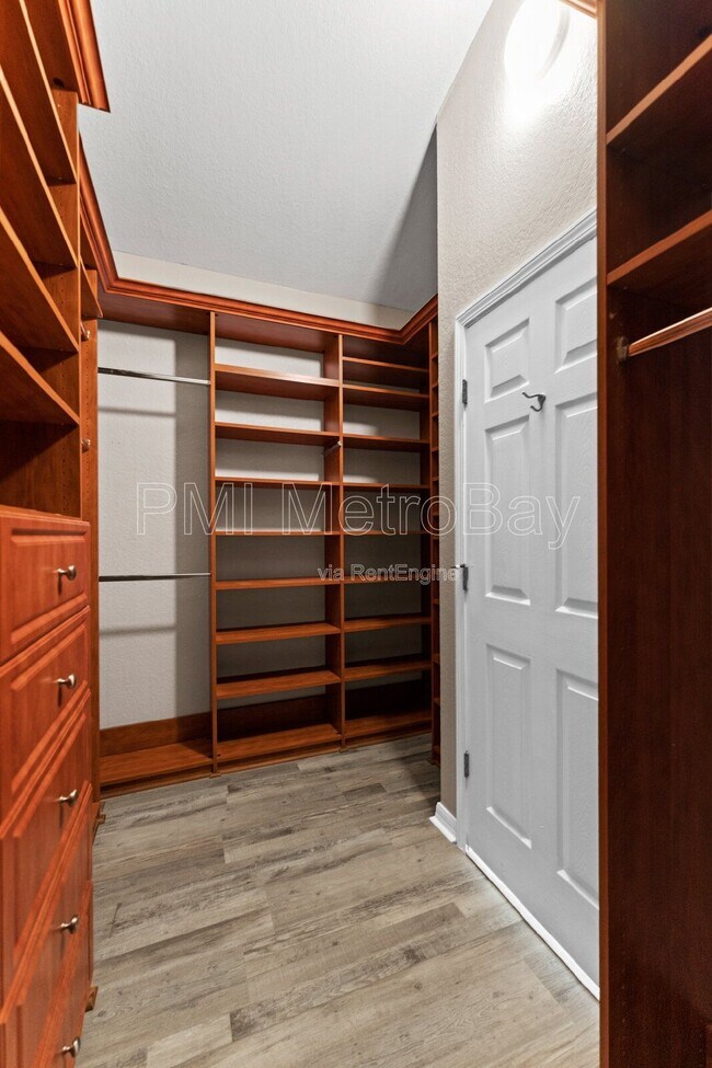 Building Photo - 11709 Holly Creek Dr